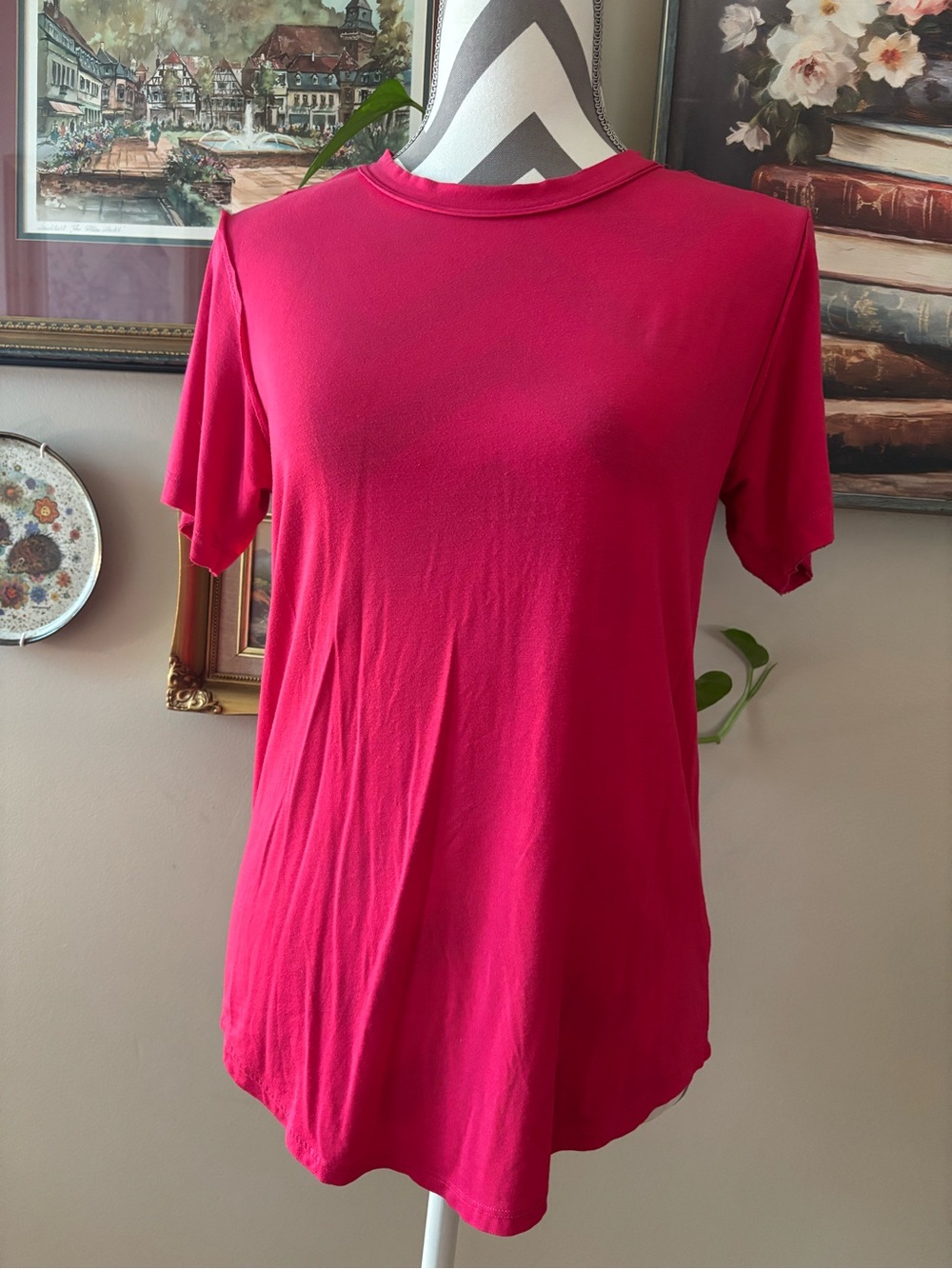 White Crow Fuchsia Short-Sleeve Crew Tee - Only Worn Once! 💕